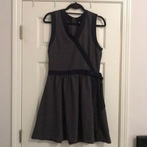 Sleeveless crepe dress